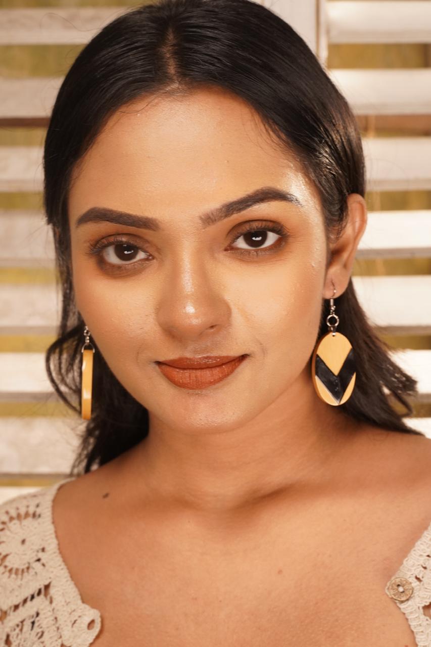 Urmi handcrafted Boxwood and Ebony earrings, about 10 g a pair
