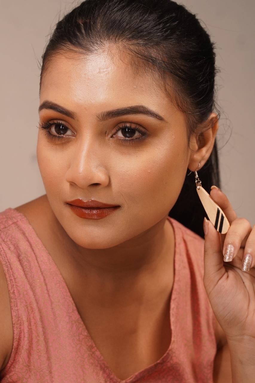 Kasturi Wooden Earrings – Boxwood Leaf with Striped Base - Chandrakalakriti
