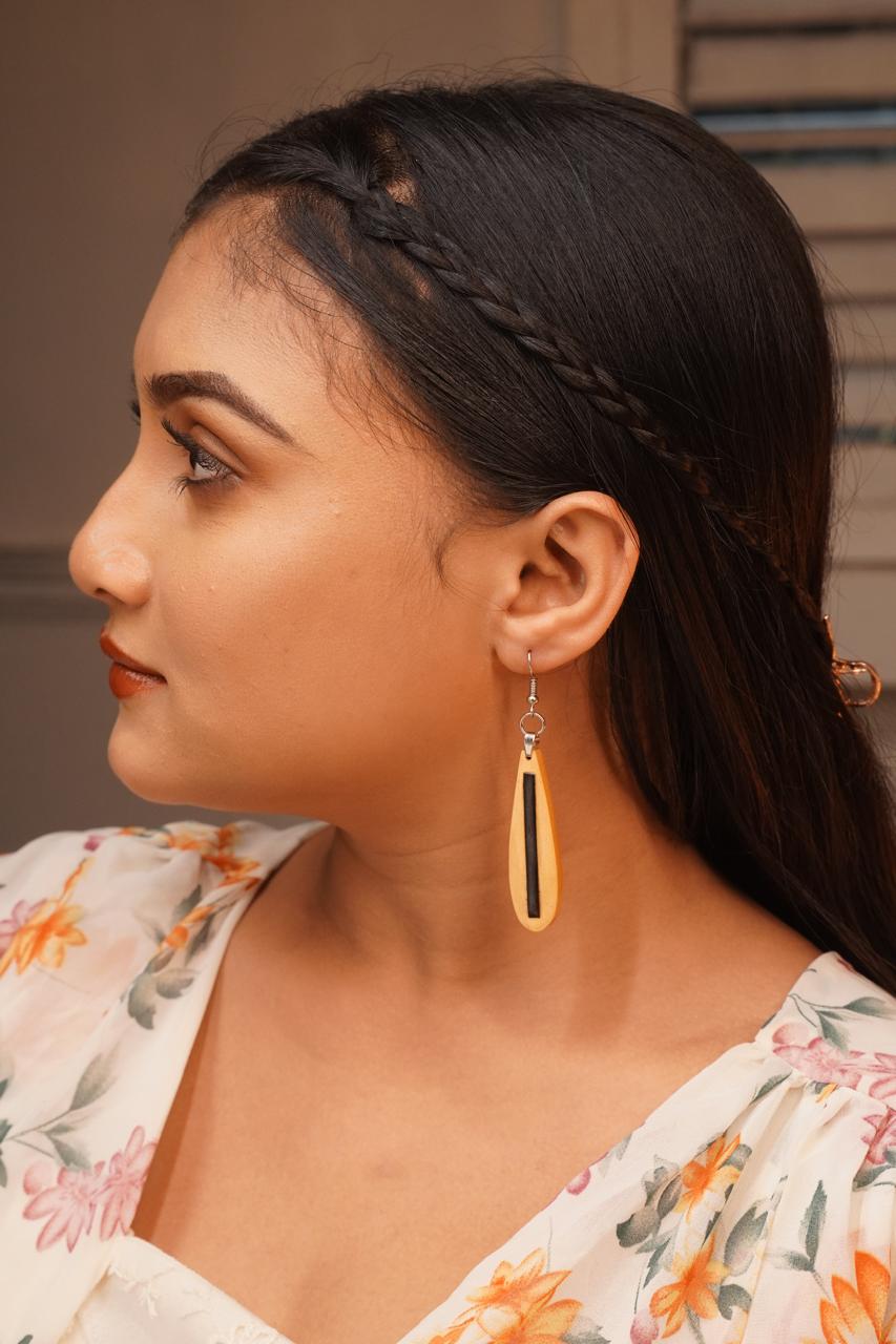 Manasa handcrafted Boxwood and Ebony earrings, about 10 g a pair