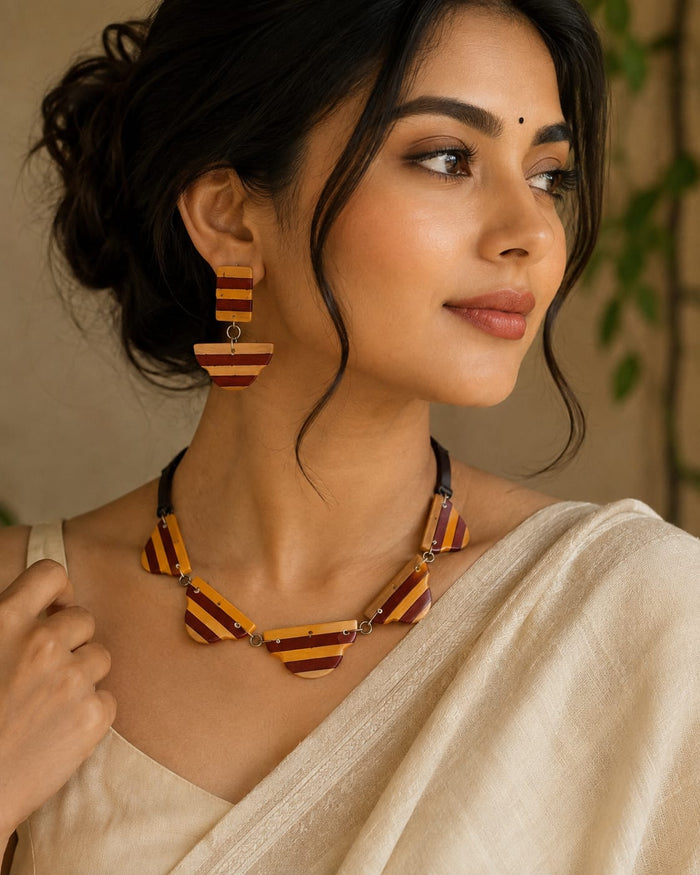Sandhya Wooden Jewellery Set – Padauk & Boxwood Bar and Half-Round Necklace with Earrings - Chandrakalakriti