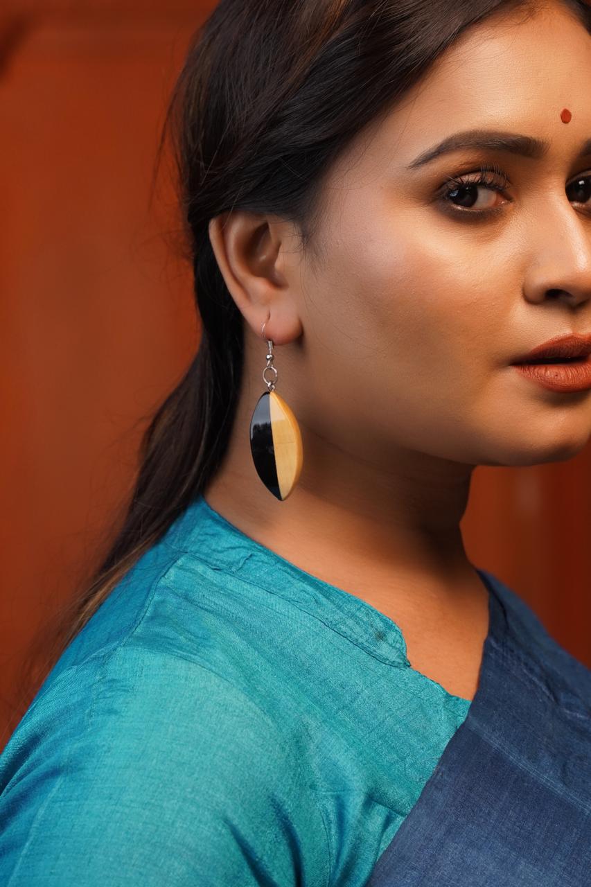 Lavanya 4 cm two-tone wooden drop earrings, about 10 g a pair