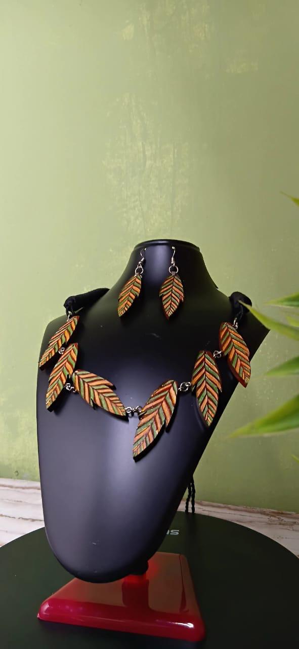 Kisalaya Wooden Jewellery Set – Yellow & Green Carved Boxwood Leaf Necklace with Earrings - Chandrakalakriti