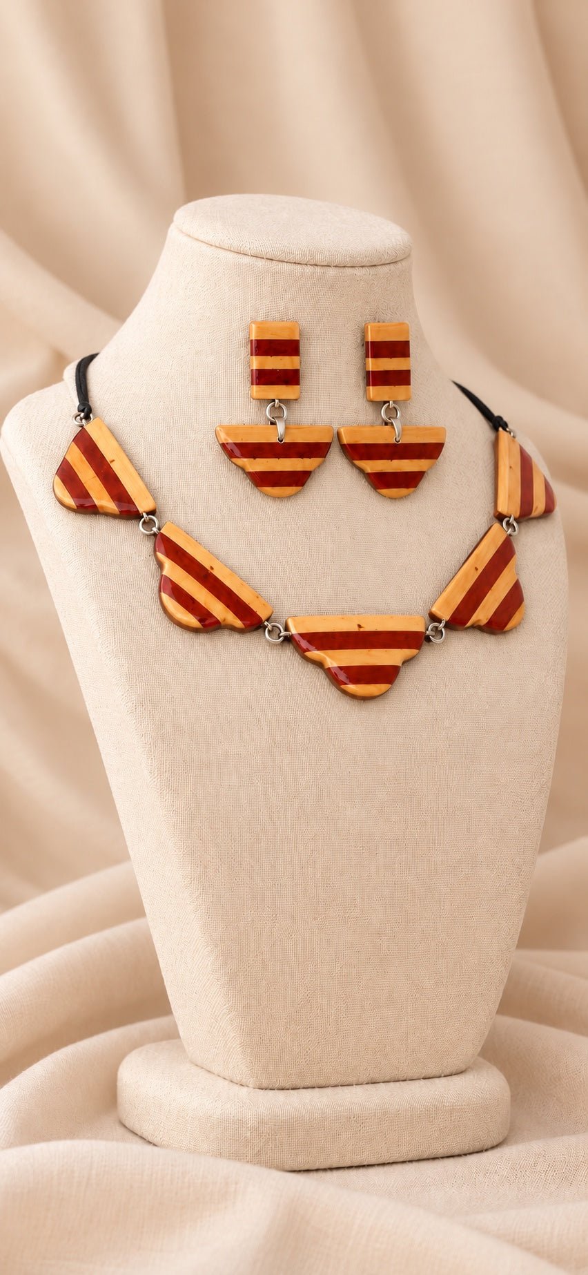 Sandhya Wooden Jewellery Set – Padauk & Boxwood Bar and Half-Round Necklace with Earrings - Chandrakalakriti