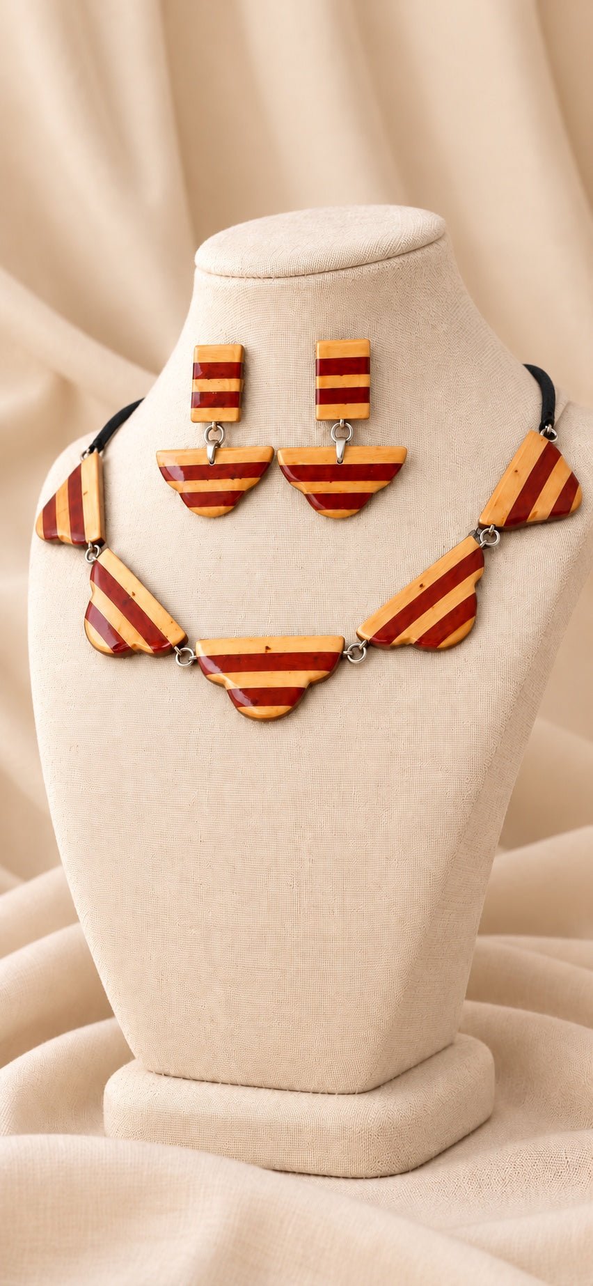 Sandhya Wooden Jewellery Set – Padauk & Boxwood Bar and Half-Round Necklace with Earrings - Chandrakalakriti